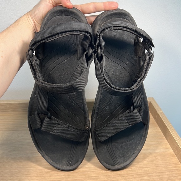 Gently worn Teva black velcro sandals size 13 NO box - Picture 3 of 10